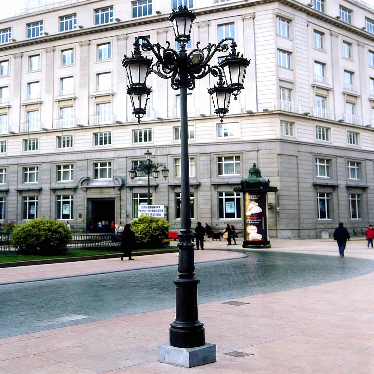 Outdoor Lamp Posts Illuminate Spanish Streets: A Case Study in Collaborative Excellence,outdoor lamp posts